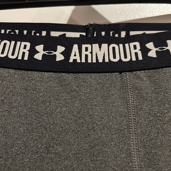 Under Armour Heat Gear Fitted Capri Gray Size Youth Large - Picture 3 of 9
